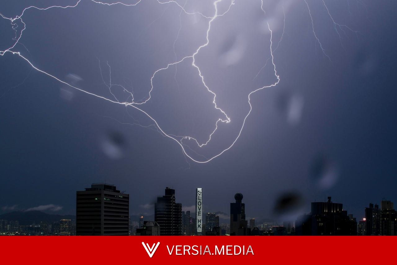Should Hong Kong close swimming pools during thunderstorms? — Finance & Crypto | Versia.media