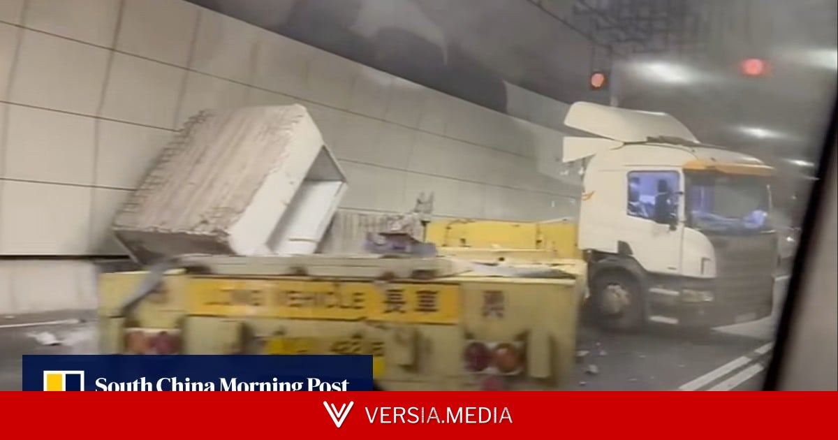 Driver loses control of truck in Central Kowloon Bypass, toppling goods and causing jam
